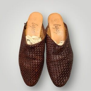 Crayons Wowen Leather mules Sz 8